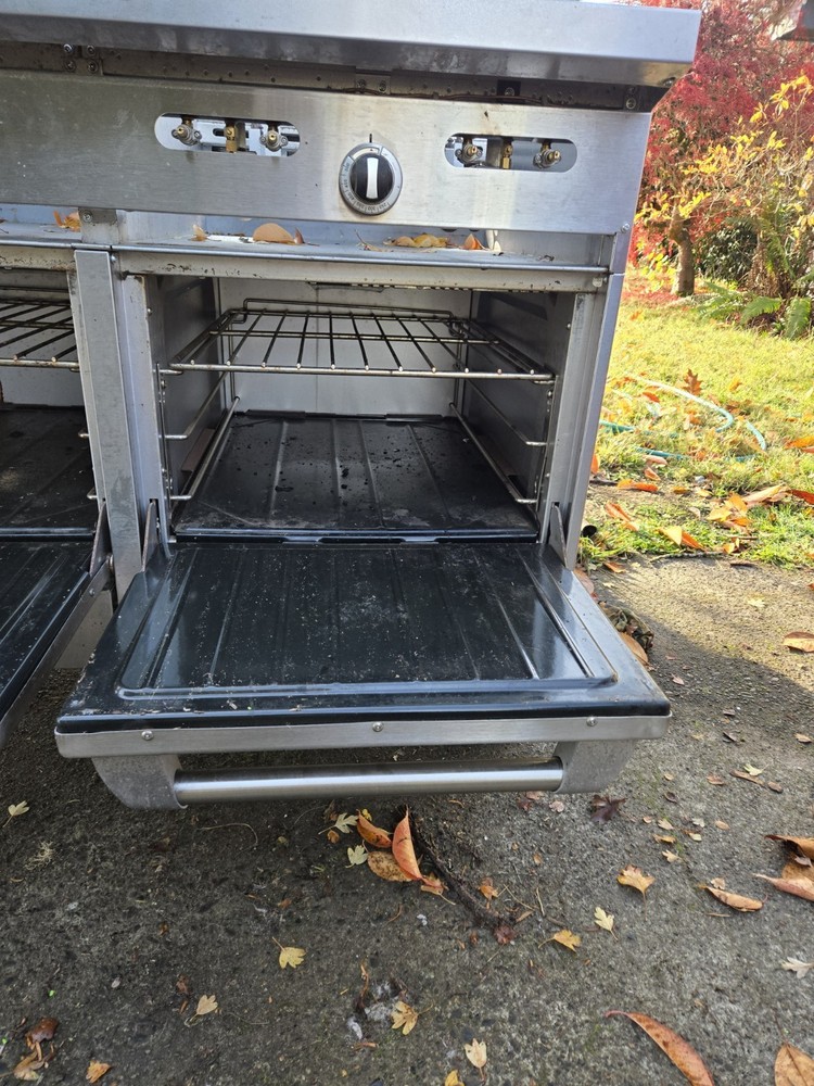 USRANGE EIGHT BURNER TWO OVEN RANGE PROPANE