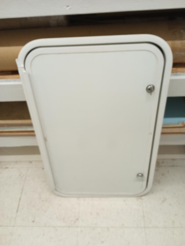 keystone baggage door 21"x30"