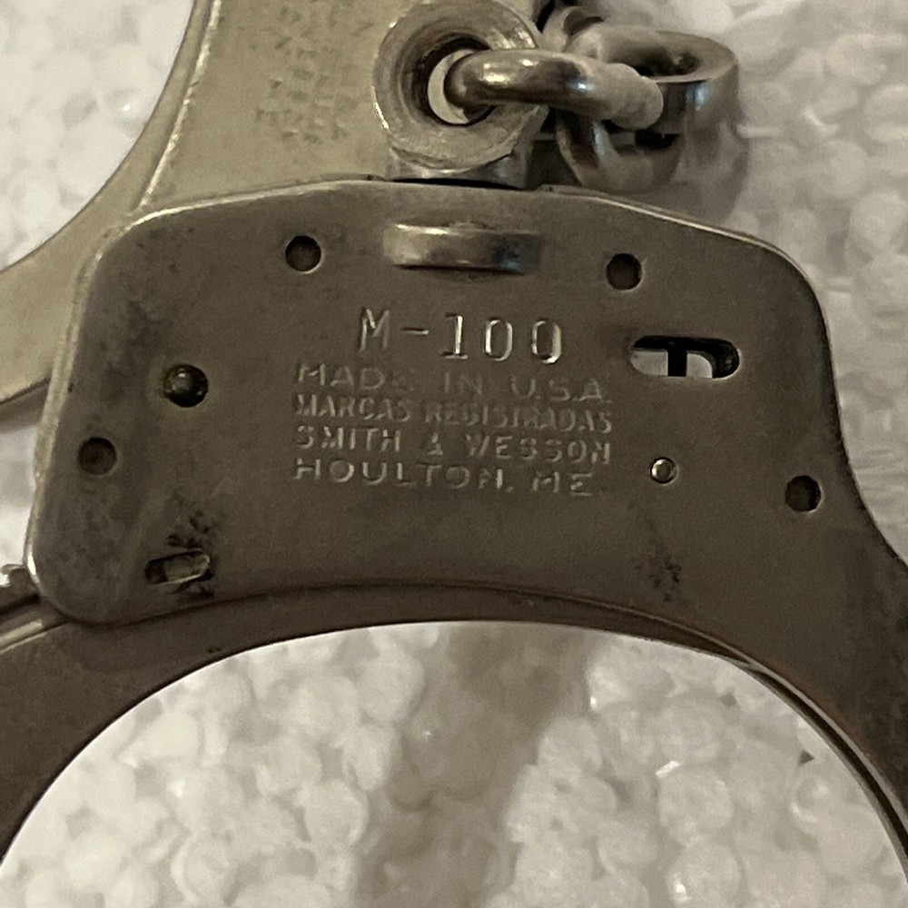 Smith & Wesson 350107 Chain Link Model 100 High Security Handcuffs with Key