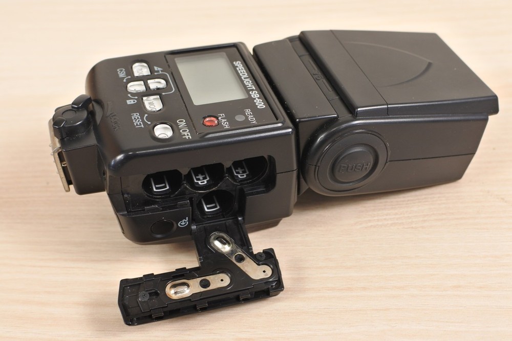 Nikon Speedlight SB-600 Shoe Mount Flash with Case – Fully Working
