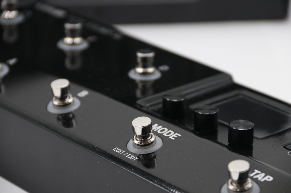 Line 6 HX Stomp XL Guitar Multi-effects Floor Processor - Black