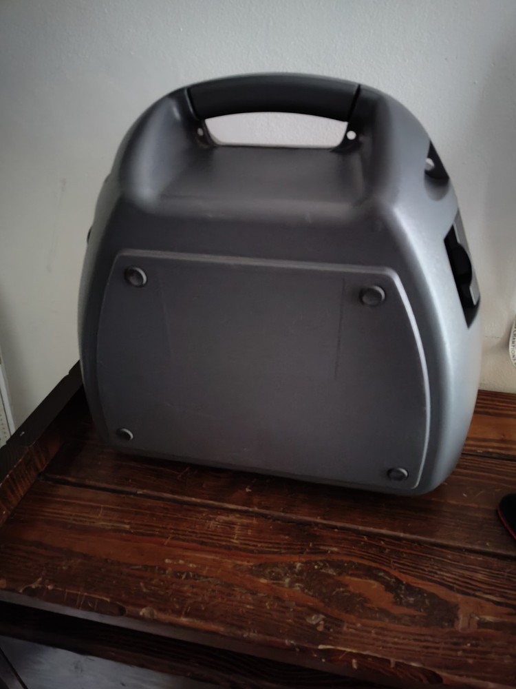 *Medela Breastpump & Case W/ EXTRAS*