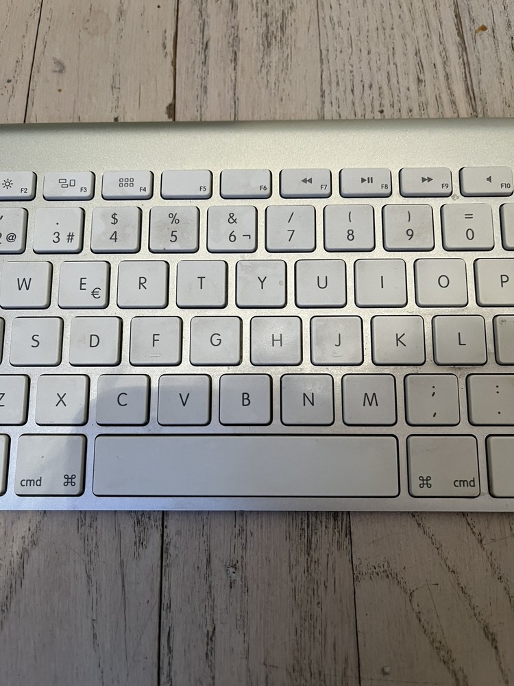 Apple A1314 Wireless Keyboard Spanish Layout