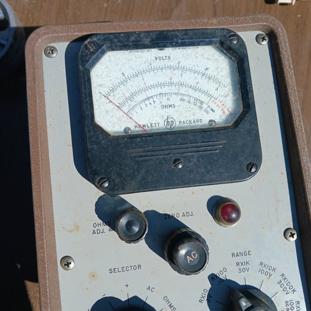 Vintage Hewlett Packard Model 410B Vacuum Tube Voltmeter Complete Untested
