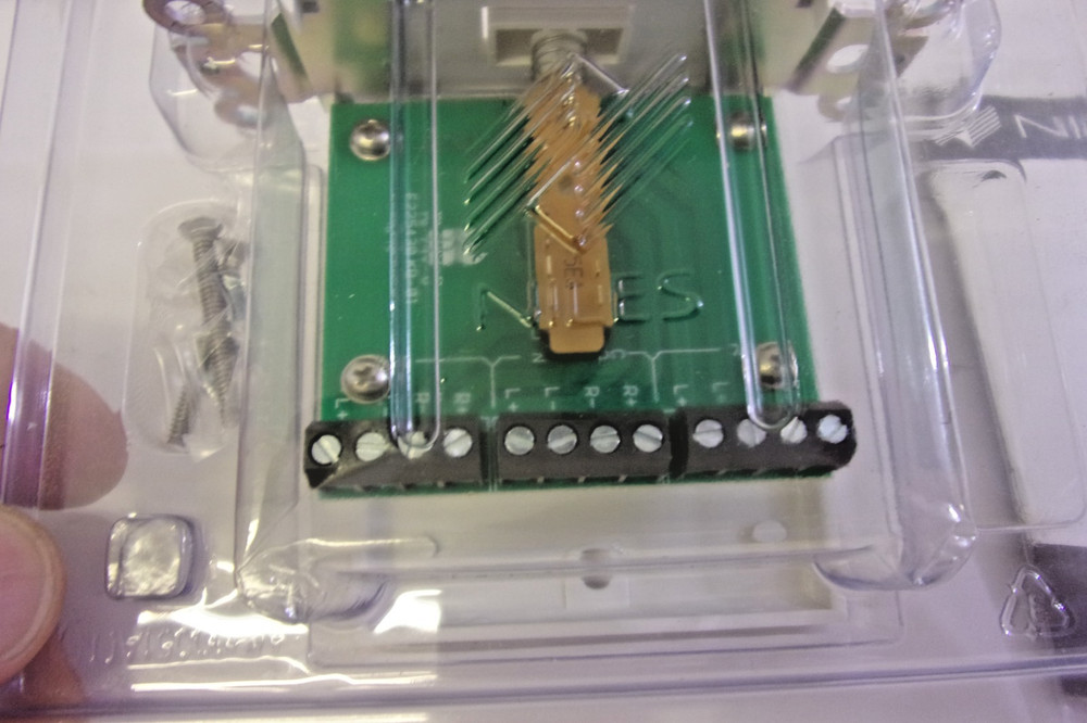 Niles Speaker Amplifier A Or B Selector ABA-1D White Wall Mount Switch OPEN BOX