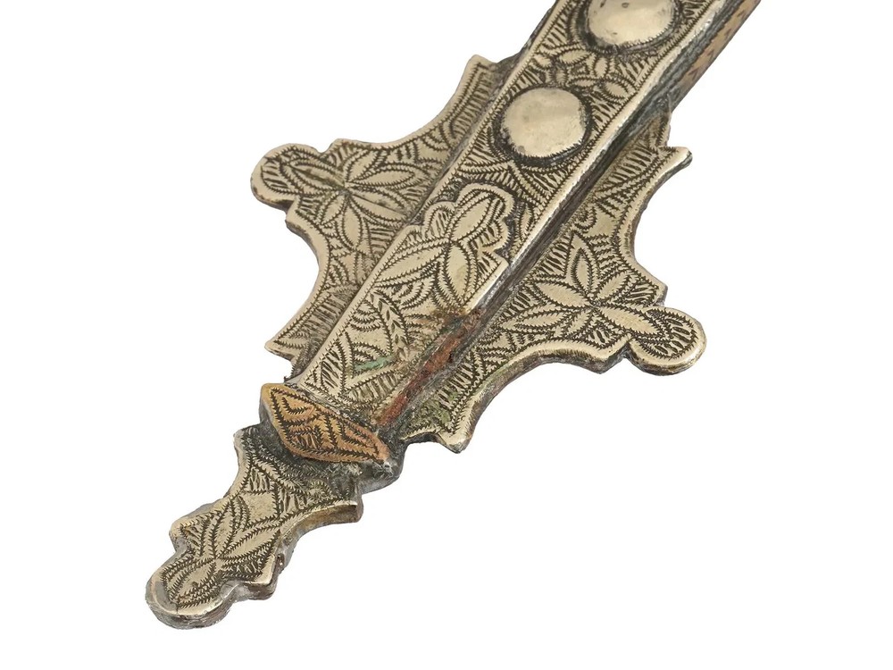 ANTIQUE 1900S ARABIC DAGGER WITH SILVER SHEATH