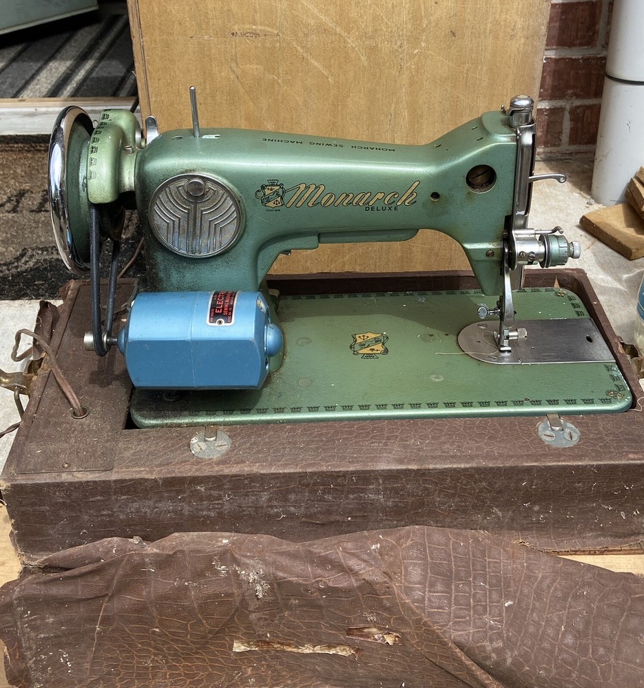 Deluxe Monarch Sewing Machine A 284367
