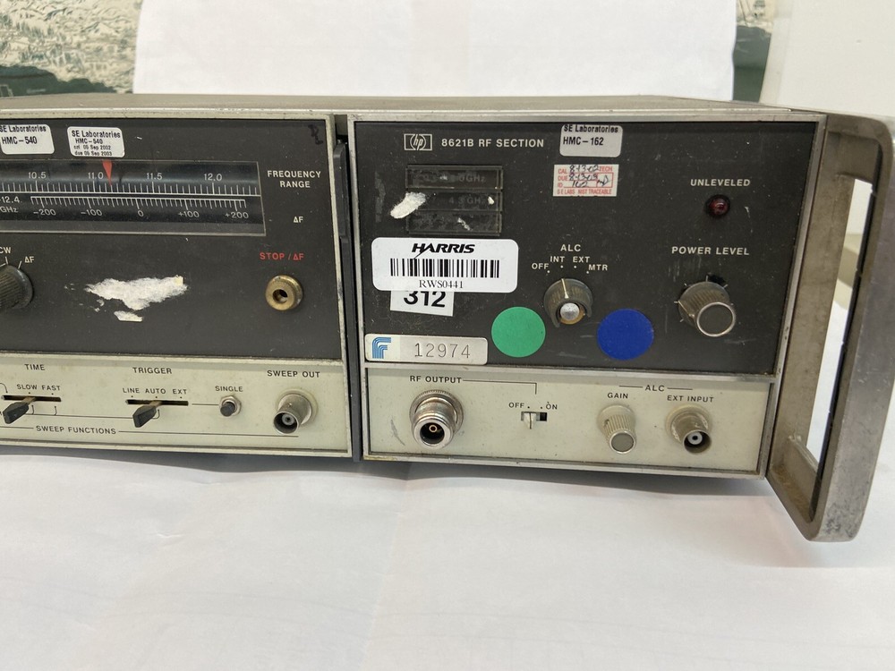 HP 8620B Sweep Oscillator W/ 8621B RF SECTION