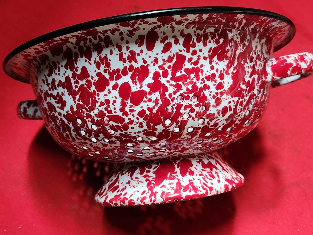 Crow Canyon Home Enamelware Colander Spatter ware red & white 41w6