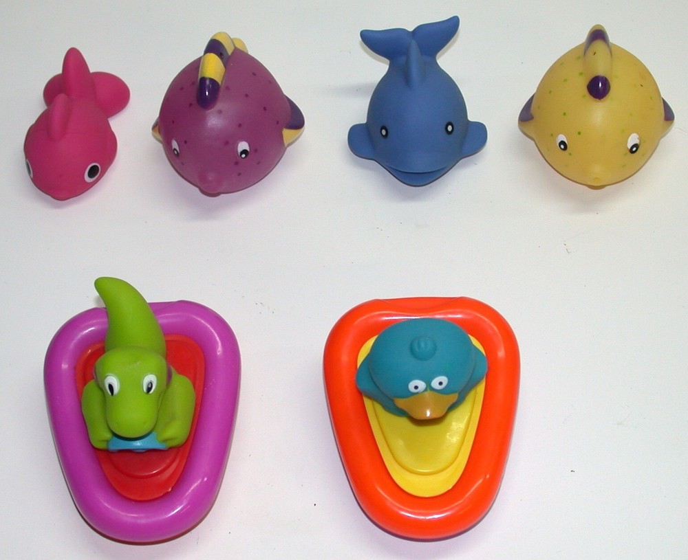 6 Pcs Children's Assorted Pool and Bath Floaty Squirty Toys