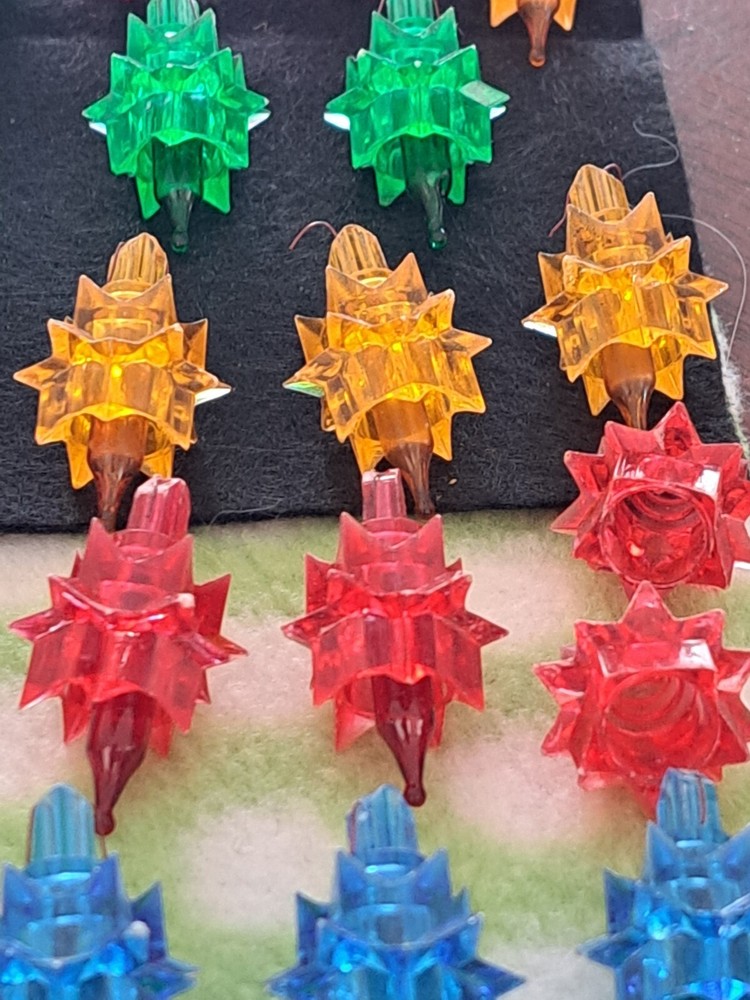 Christmas Multicolor 82 Plastic Atomic Starburst Design Replacement Light Bulbs