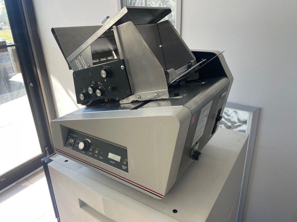 ASTRO ATS-9300 Label Affixing Machine