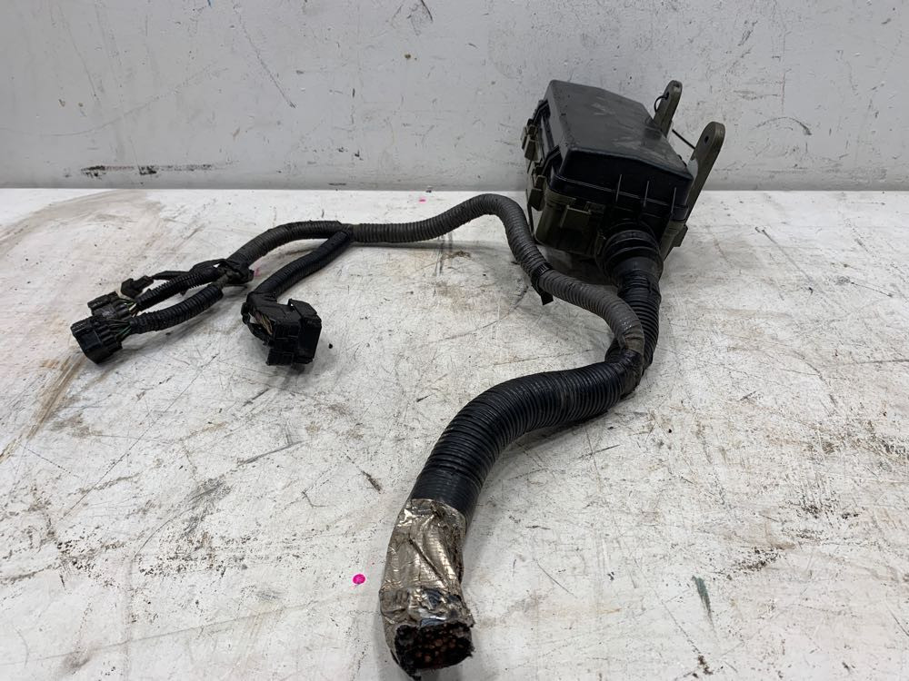 2019 Isuzu NPR Fuse Panel (628-10402)