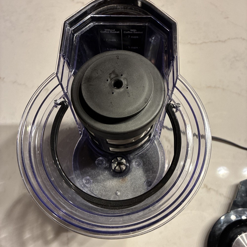 Cuisinart Cold Brew DCB-10 Automatic Coffeemaker Complete 7-Cup Silver Black