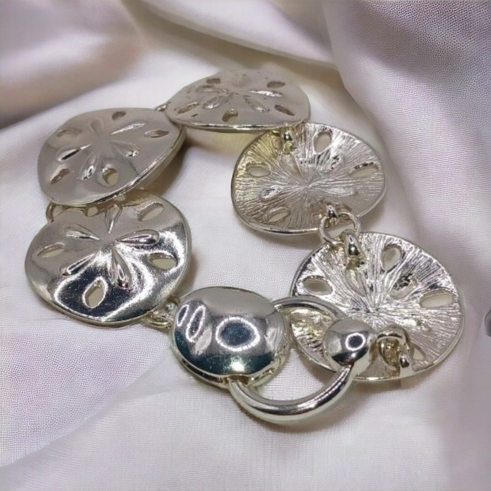 Vintage Silvertone Sanddollar bracelet
