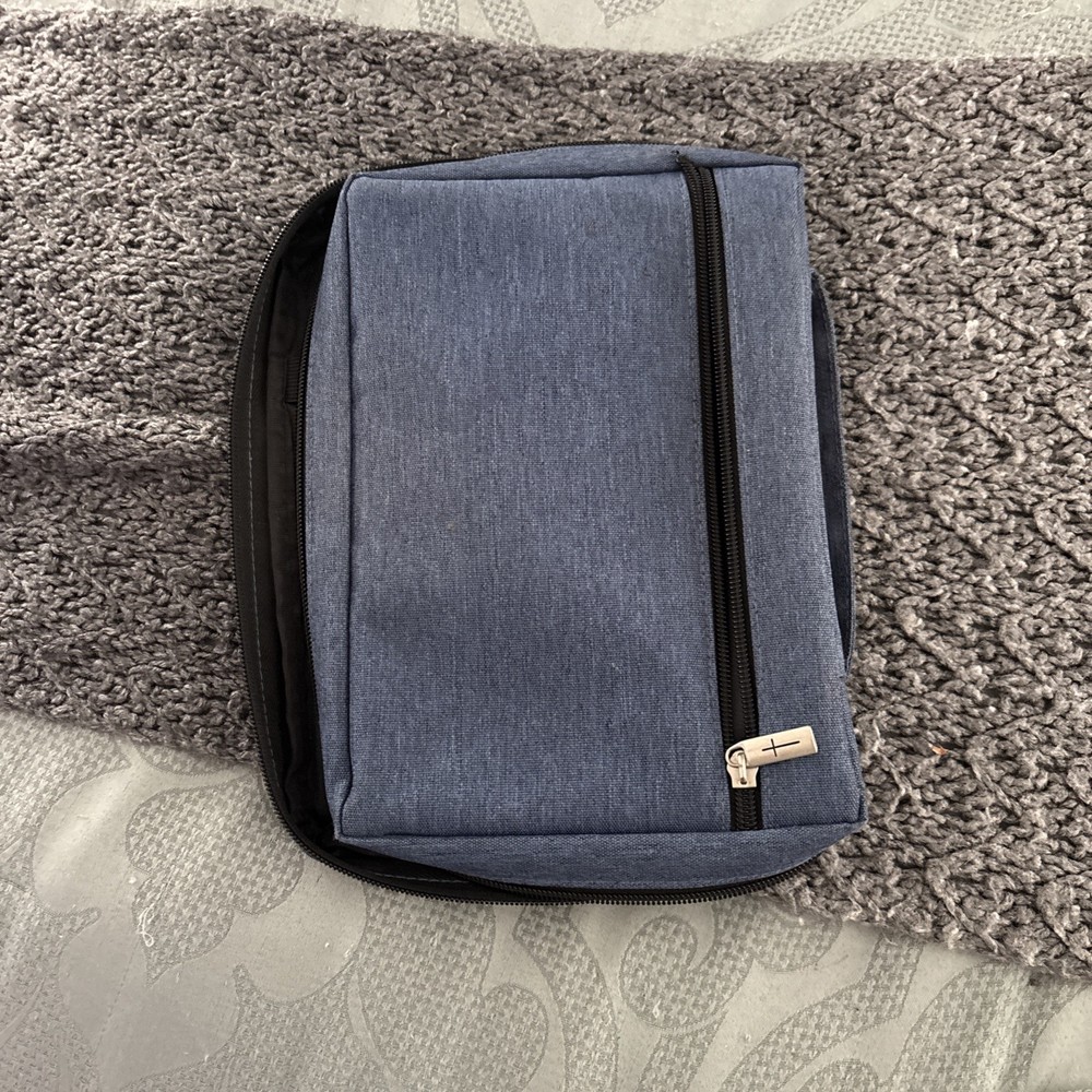 Bible Cover : Zippered, with Handle, Canvas, Blue, Medium