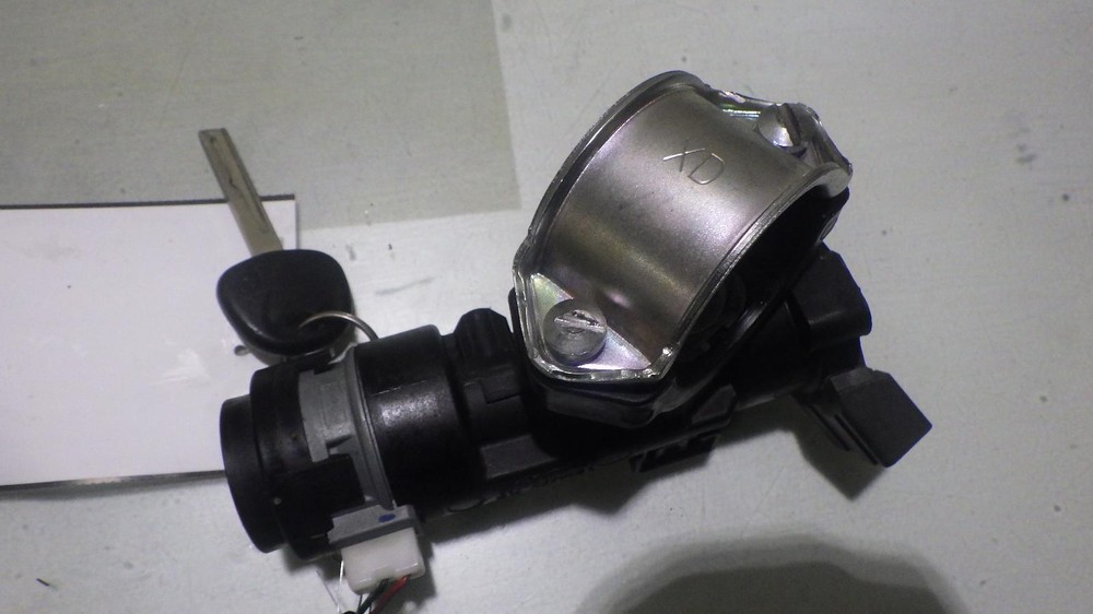 15 HYUNDAI ACCENT Ignition W/Key