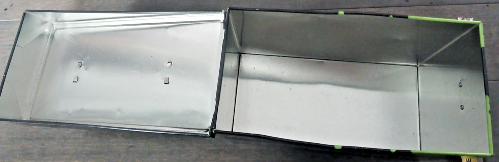 GHOSTBUSTERS GHOST TRAP TIN LUNCHBOX CONTAINER TOY BOX NICE!!!