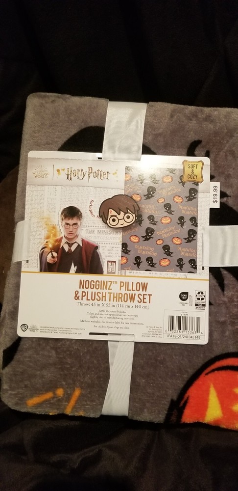Harry Potter Pillow and Plush Throw Set.  Measures 45" x 55". 100% Polyester NWT