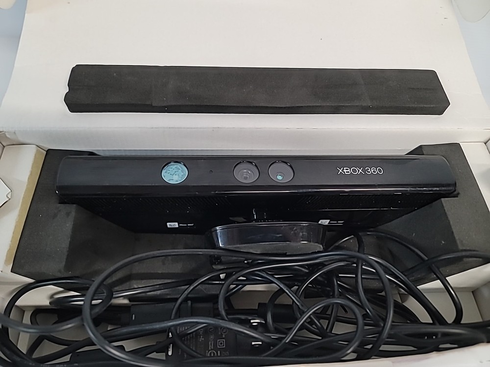 Microsoft XBOX 360 Kinect Sensor Bar **No Game Disk***