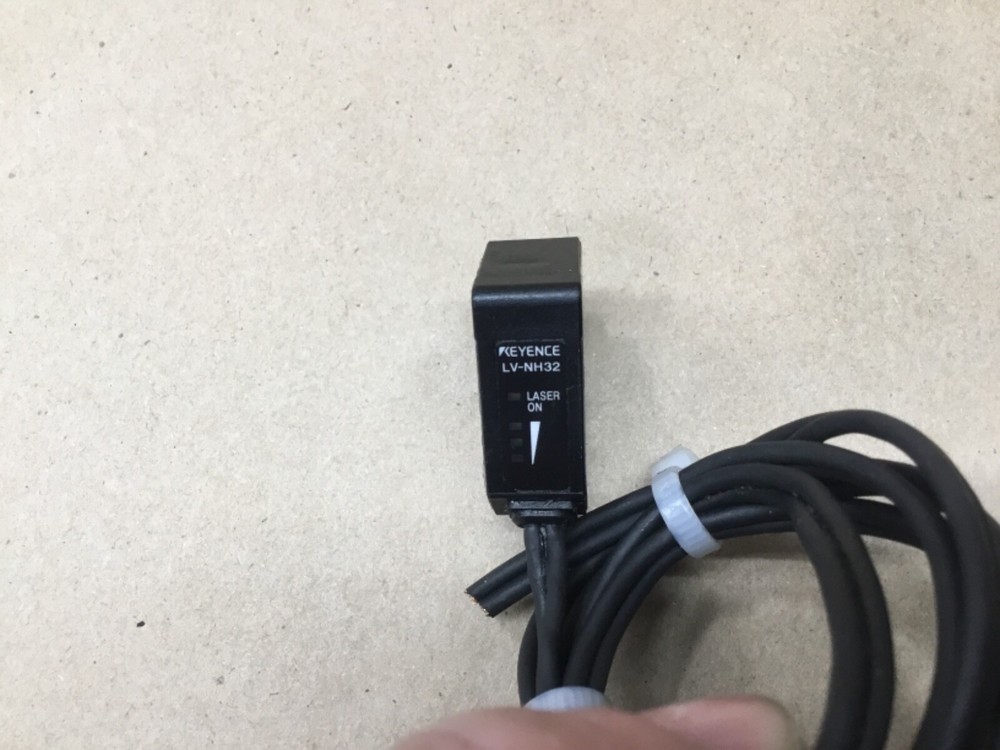 KEYENCE LV-NH32 Multi-purpose Digital Laser Sensor #30B50