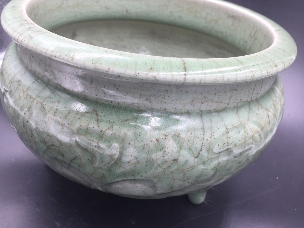 A Chinese Ming Dynasty Celadon Tripod Censer 明代龙泉香炉