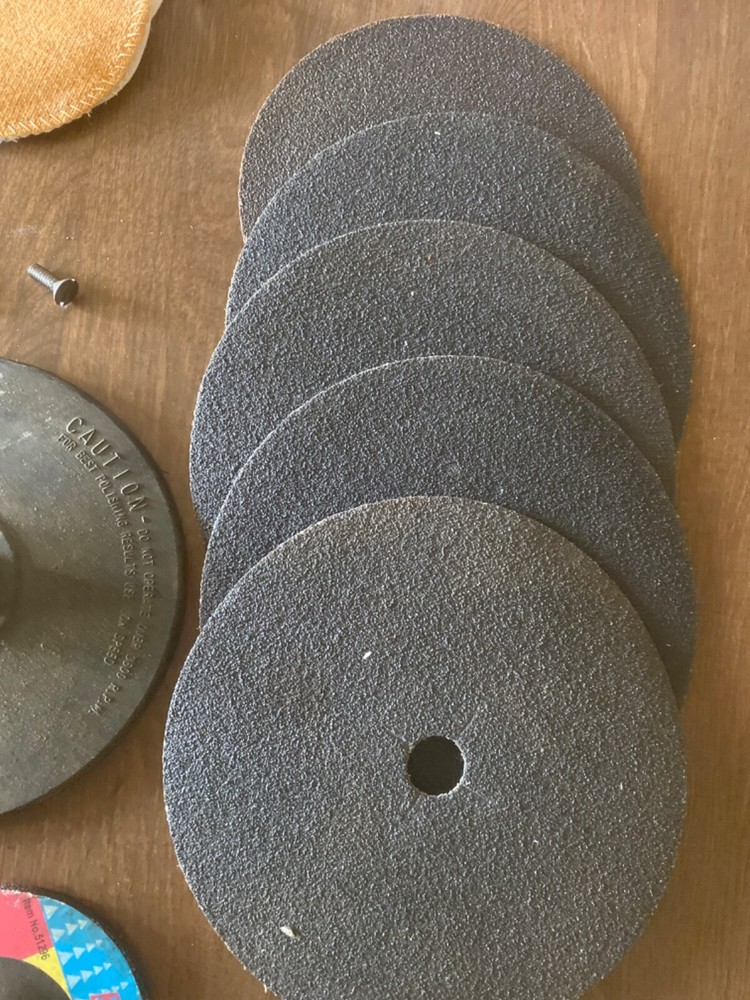 Grinder & Sanding Disc lot (FC205-5Q384