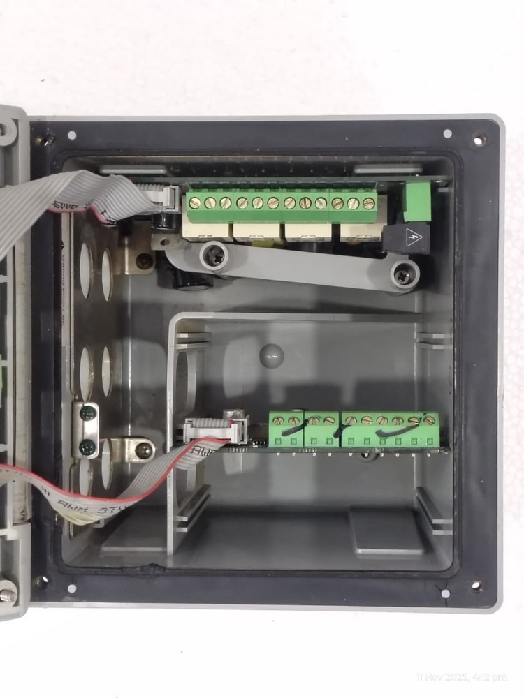 Emerson Rosemount 1056-03-22-38-HT PH ANALYZER HART