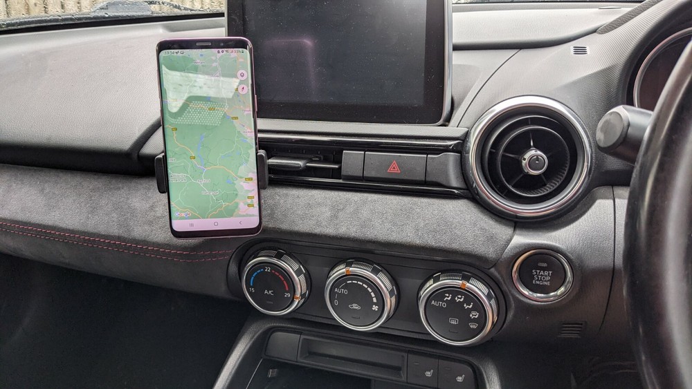 Fiat 124 Spider Vent Phone Holder