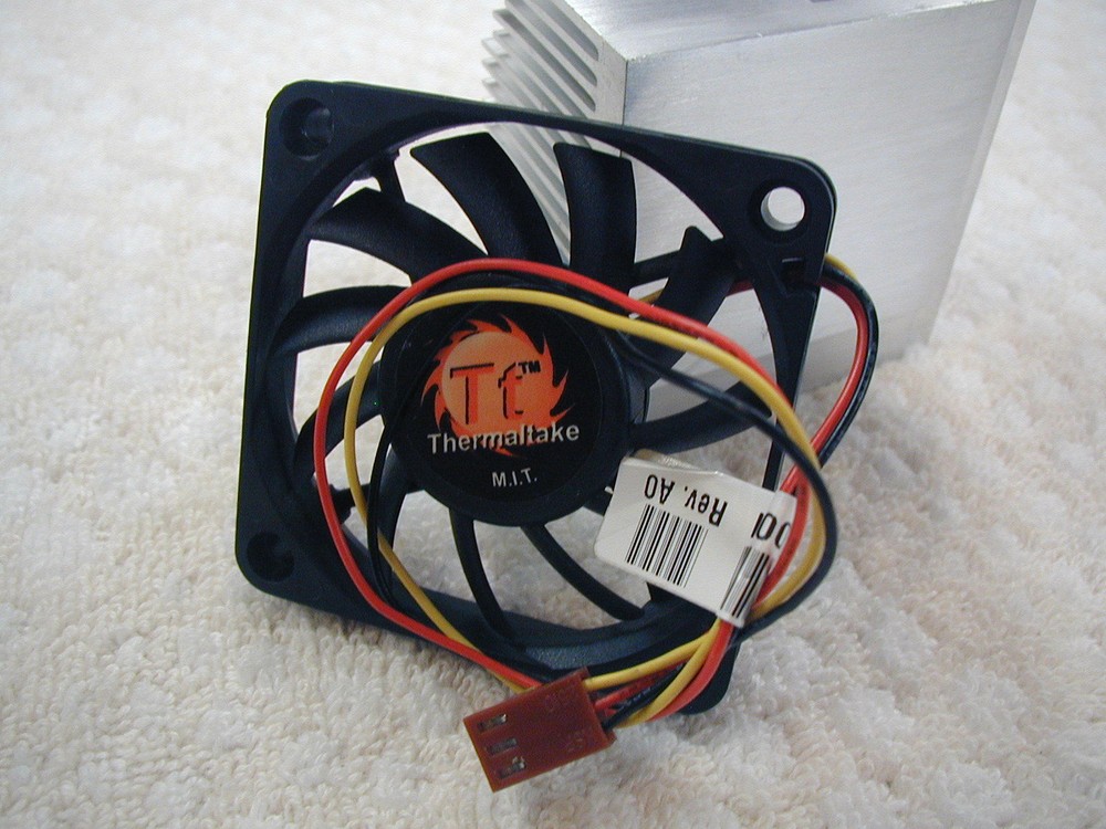 CPU Heatsink with 12 Volt Fan