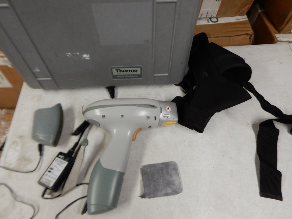 Thermo Niton XLP 300 Analyzer – PB Paint Mode Analysis Only
