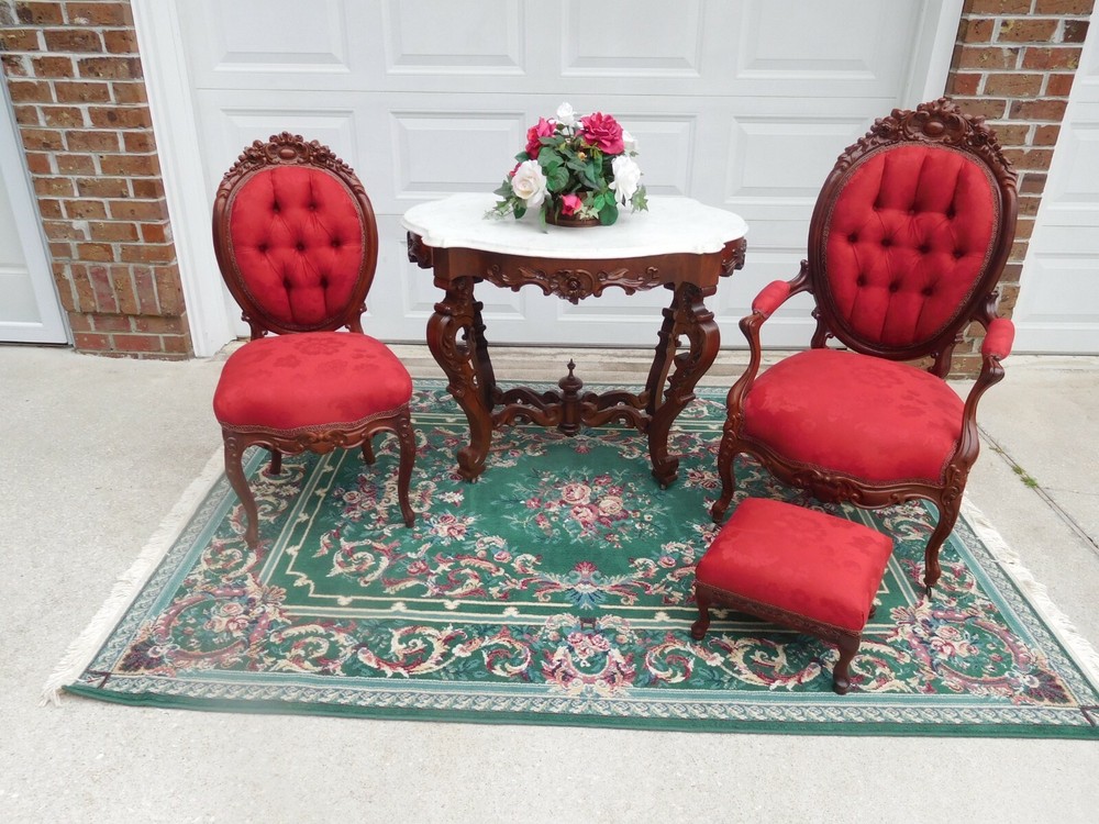 FANCY VICTORIAN PRUDENT MALLARD TABLE & CHAIRS