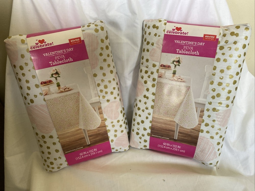 NWT Valentines Day  Peca Table Cloth