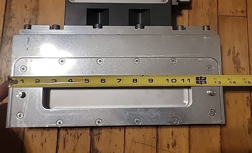 VAT RECTANGULAR SLIT VALVE MODEL 02010-AA44-0002 PNEUMATIC ACTUATED
