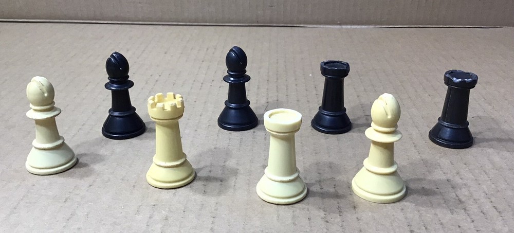 Vintage 1945 E. S, Lowe Co. Tournament Chessmen Staunton Pattern Set & Rules