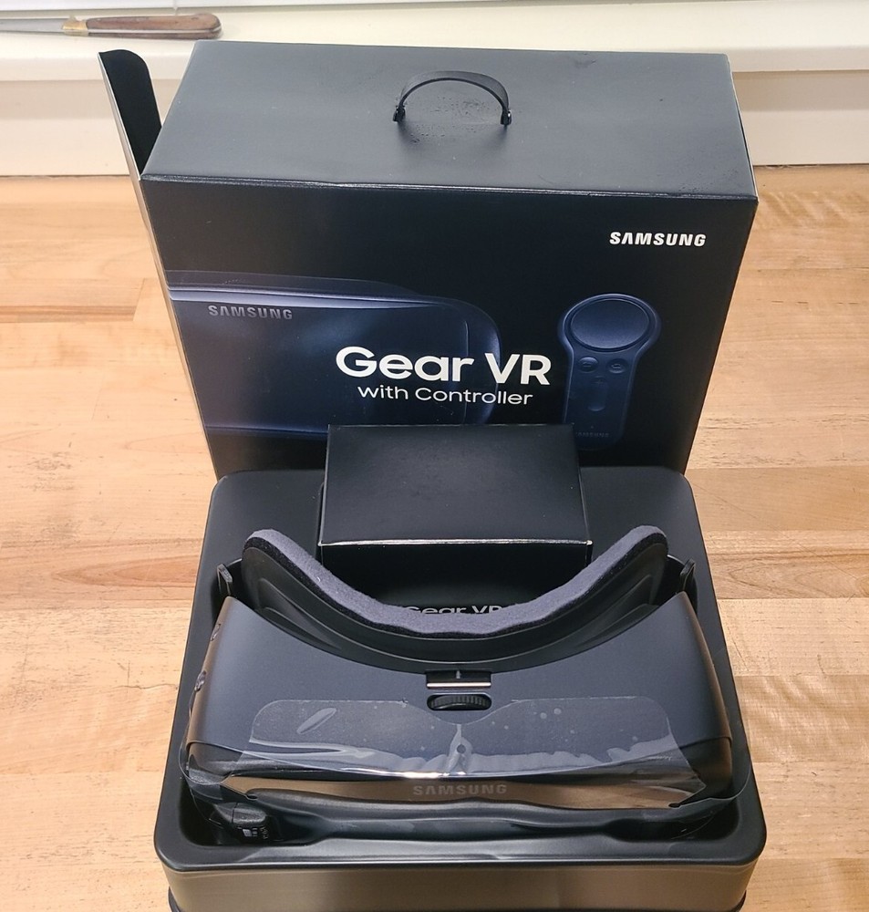 New Samsung Gear VR SM-R324 With Controller - Complete - Powered by oculus