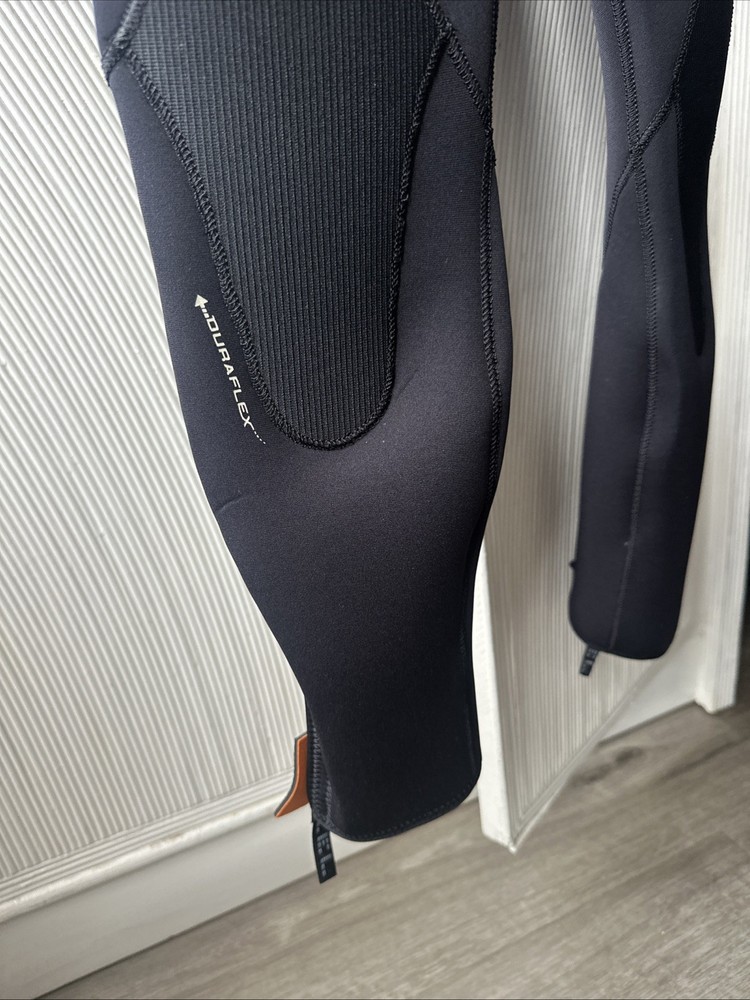 5/4mm Xcel Woman’s Size 8 Dive Suit