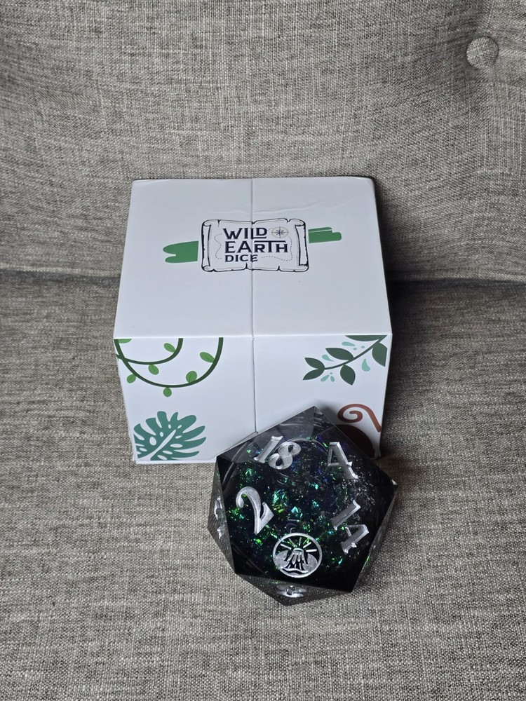 Wild Earth Dice Chunk D20 85mm New, Liquid Core