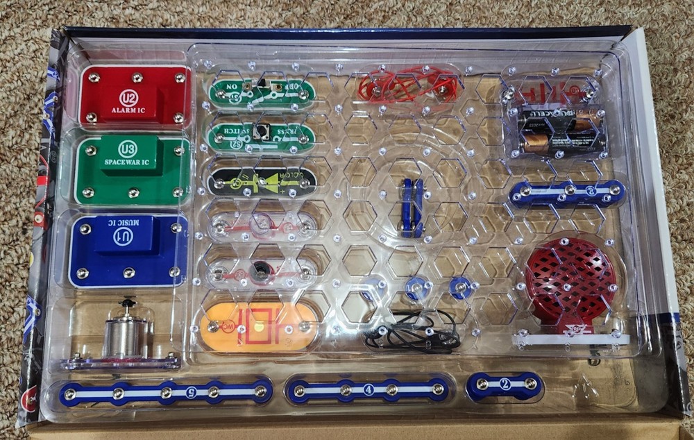 Snap Circuits Elements 140 Electronics Circut Kit - barley used