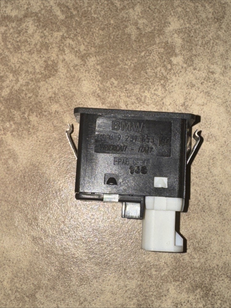 Genuine BMW USB / Auxiliary Input Socket 84109237653