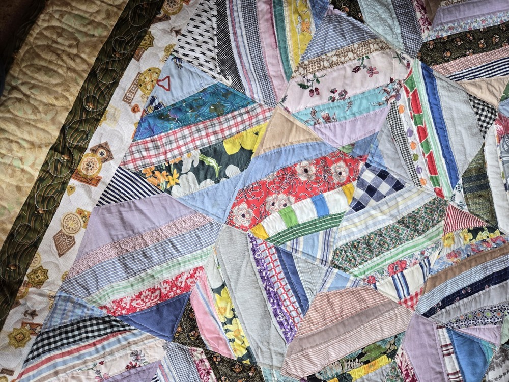 QUILT. 78X96. MACHINE QUILTED. 100 DIFFERENT PATTERNS