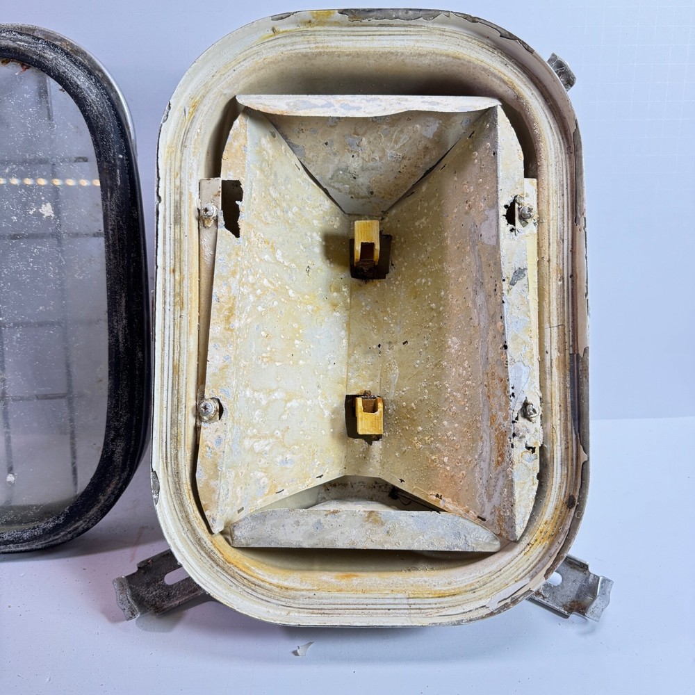 Space X Starship 34 - Recovered ENGINE BAY LIGHT - Flight 8