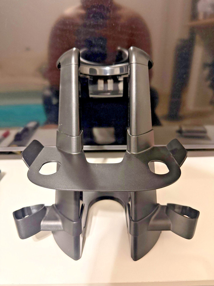 Universal VR Headset Stand – Open Box