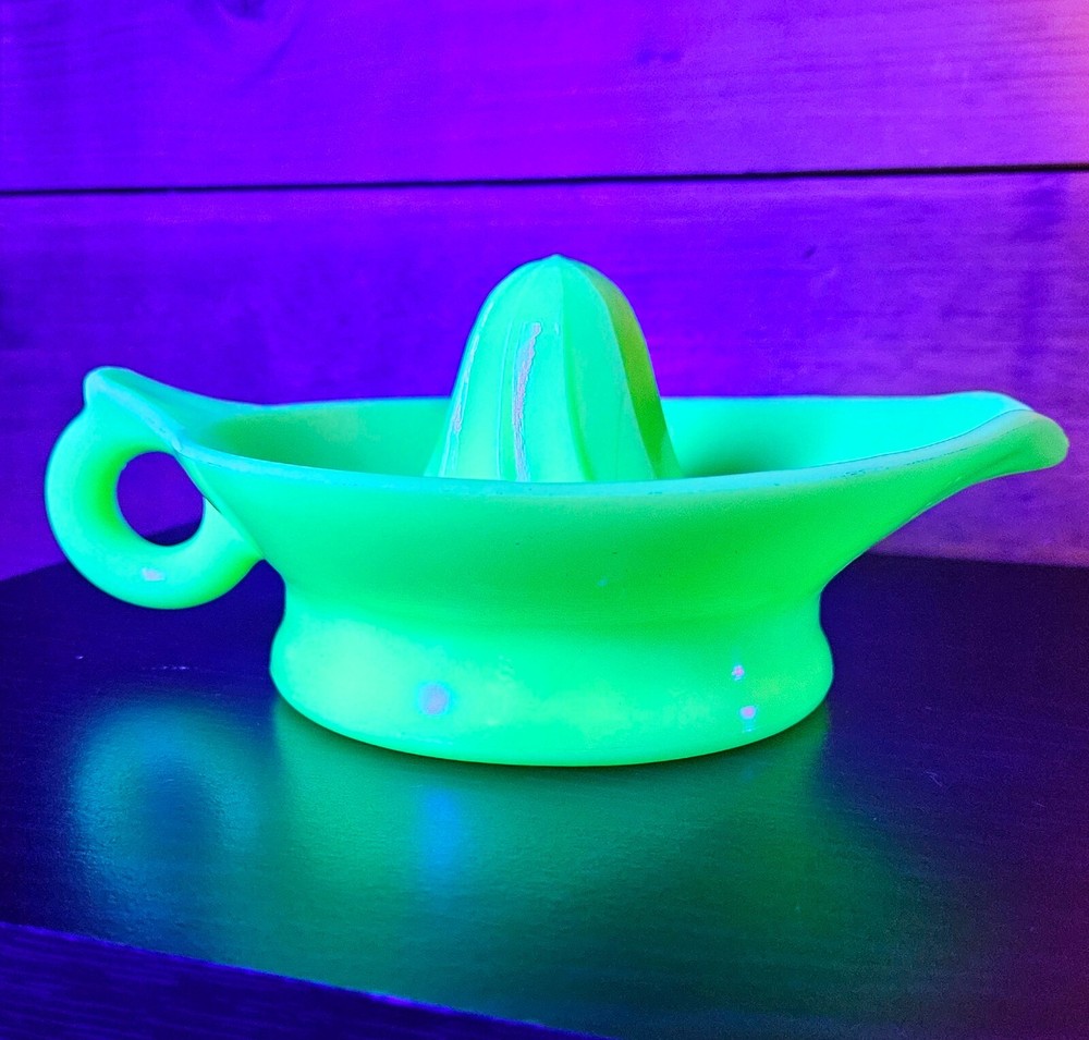 URANIUM GLASS HUNTER FLASHLIGHT U/V 395 WAVELENGTH vaseline depression