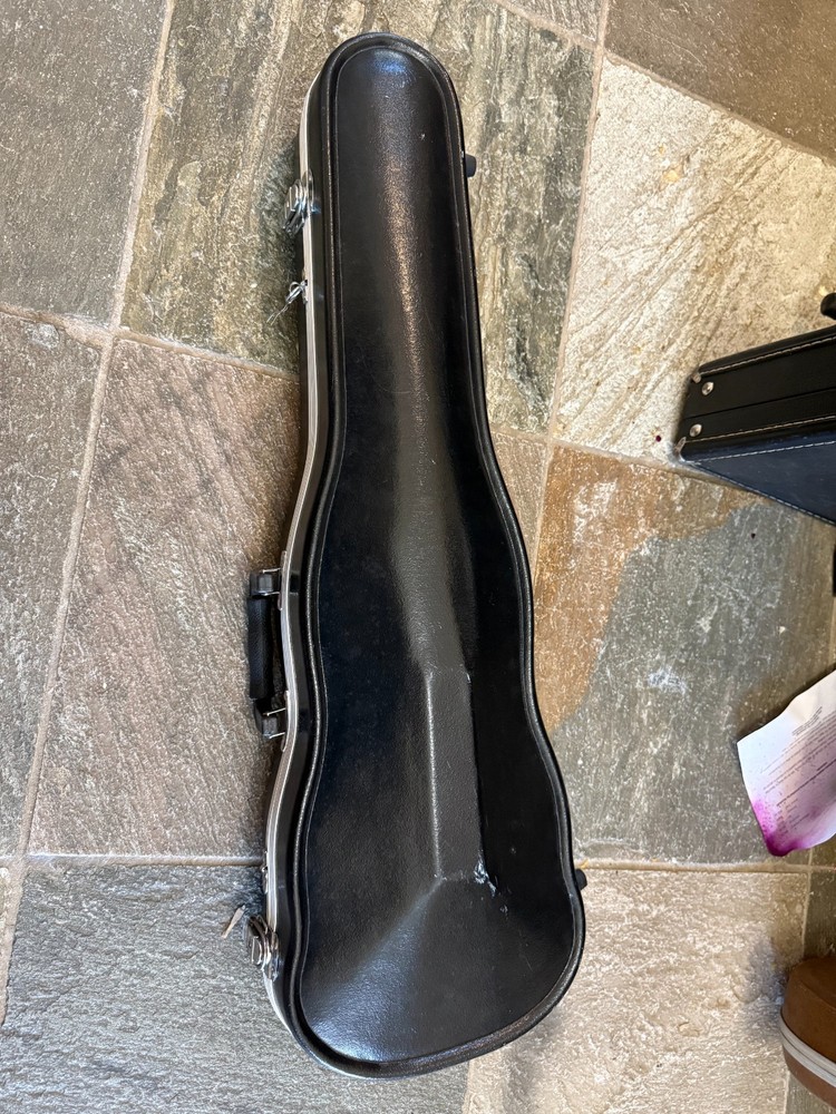 3/4 size Violin with case. Leon Albert brand