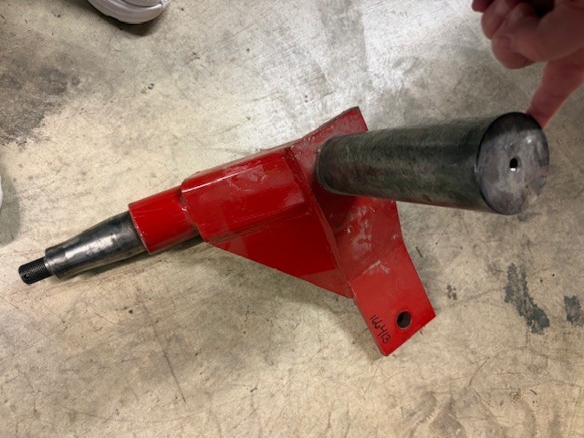 GEHL FORAGE WAGON LH FRONT SPINDLE