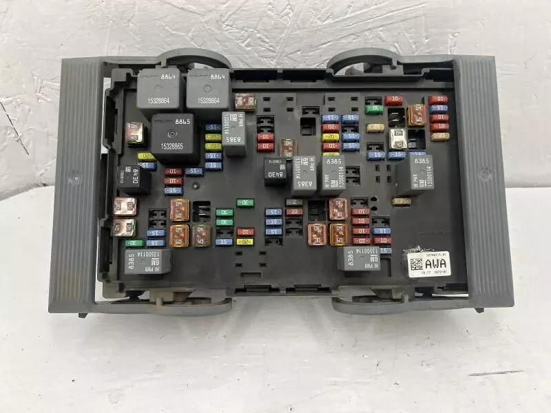 2010-2013 Chevy Silverado 1500 Pickup Engine Fuse Box
