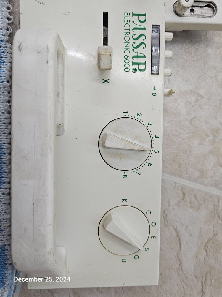 Passap E6000 Knitting Machine Front Lock (Carriage) - TESTED