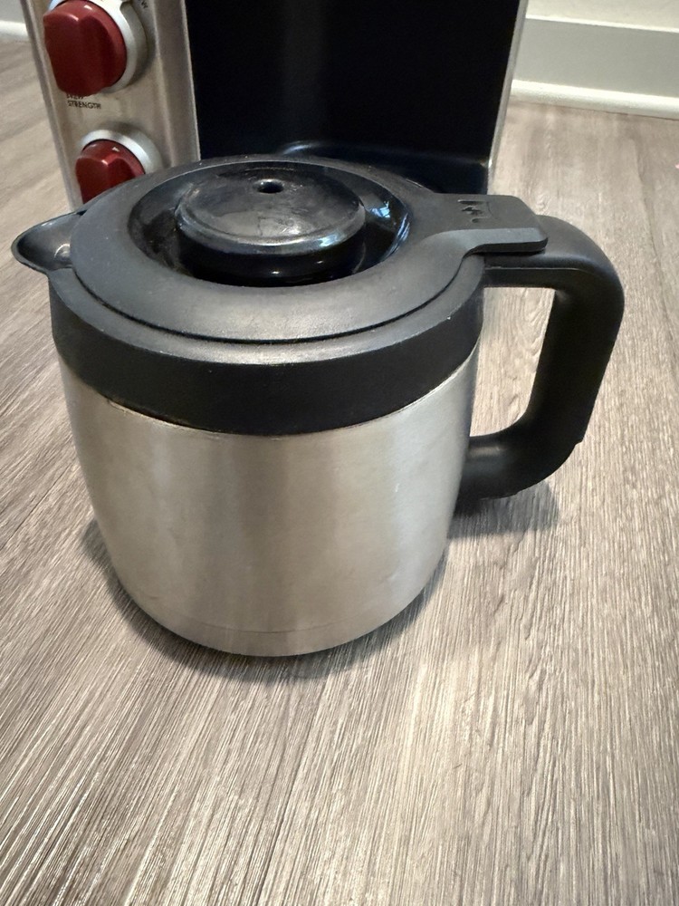 READ Wolf Gourmet Programable Coffee Maker WGCM100S Auto Drip System Red Knobs