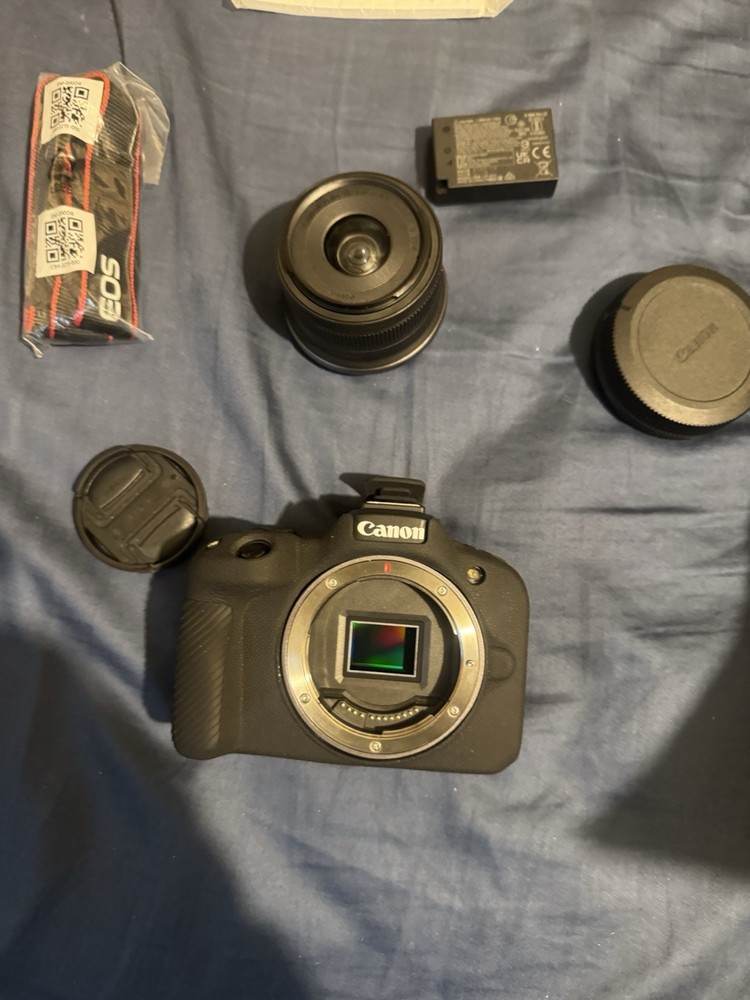 Canon EOS R50 Bundle
